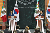 Los líderes de Corea y de México sostienen conversaciones cumbre