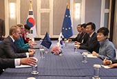 La presidenta Park se reúne en cumbre de la ASEM con líderes de la Unión Europea, Laos y Vietnam