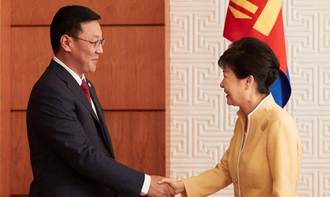 La presidenta Park impulsa la creación una sólida alianza económica entre Corea y Mongolia