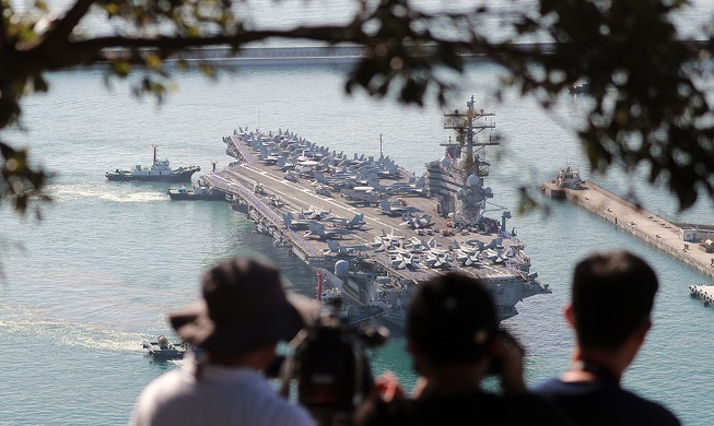 El portaaviones 'USS Ronald Reagan' atraca en Busan