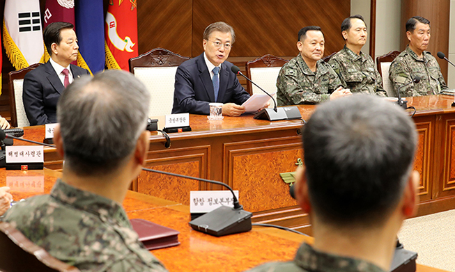 El presidente Moon Jae-in promete reforzar las capacidades militares