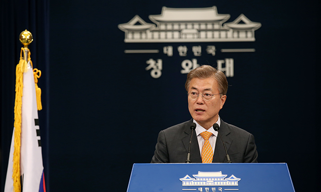 El presidente Moon Jae-in nombra al nuevo jefe del Tribunal Constitucional