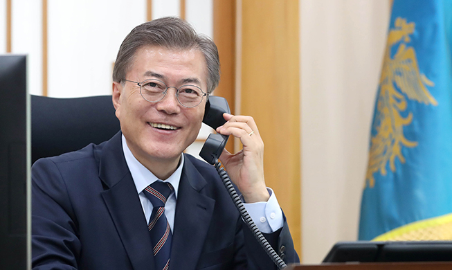 El presidente Moon mantiene una conversación telefónica con el presidente de Indonesia 