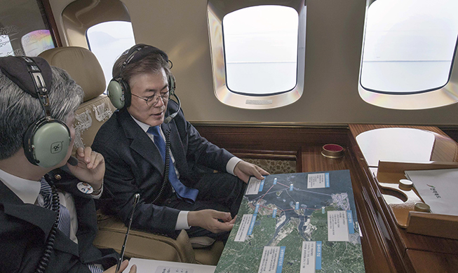 El presidente Moon resalta la seguridad del pueblo y de la nación en la marina 