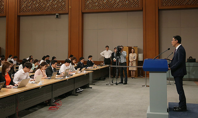 El presidente Moon Jae-in nombra a los viceministros de los seis ministerios