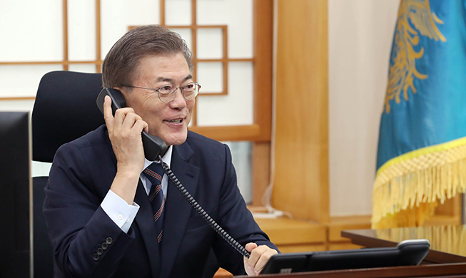 El presidente Moon mantiene una conversación telefónica con el primer ministro danés