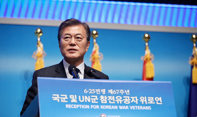 Moon: “Los veteranos de la Guerra de Corea son el orgullo del país y constituyen la historia”