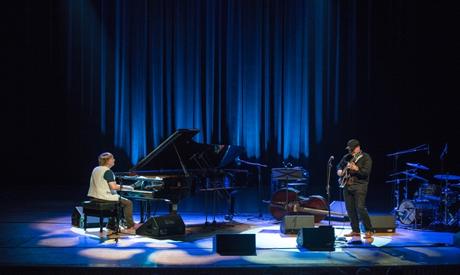 La fusión de Jazz y Arirang ilumina la noche de Seúl