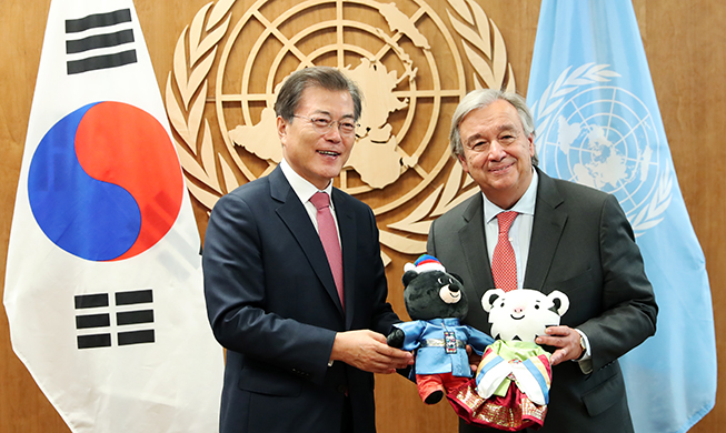 El presidente Moon discute sobre temas globales con el secretario general de la ONU