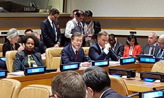 El presidente Moon discute el cambio climático con los líderes de la ONU