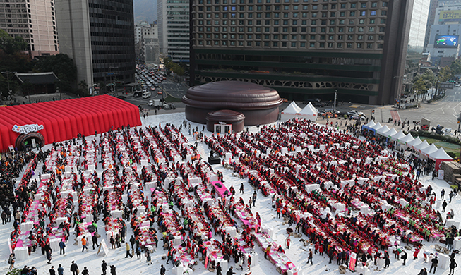 La ciudad de Seúl elabora kimchi