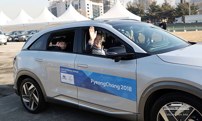 El presidente Moon prueba el automóvil sin conductor