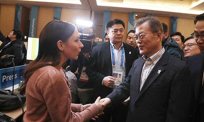 El presidente Moon visita el Centro Principal de Prensa de PyeongChang