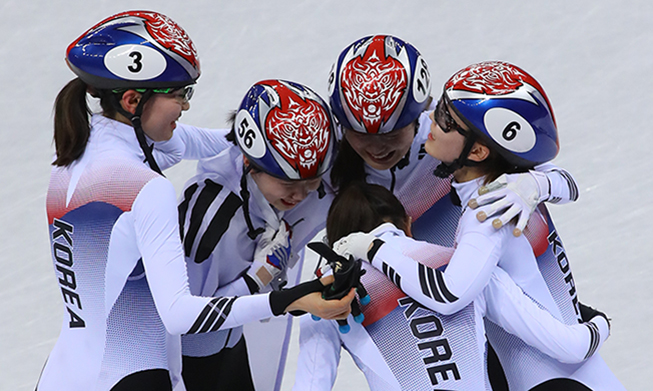 El equipo femenino de Corea gana el relevo de pista corta de 3.000m