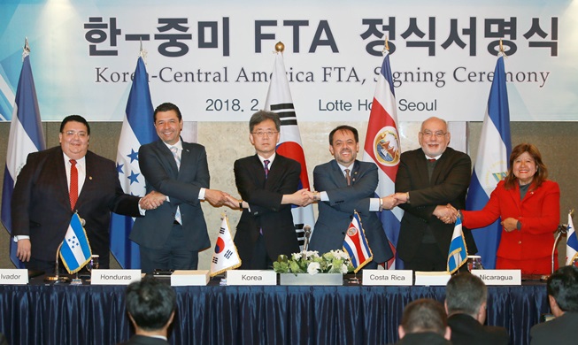 Corea del Sur y Centroamérica firman un TLC