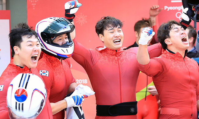 El curling femenino y el bobsleigh a cuatro de Corea ganan primeras medallas de plata