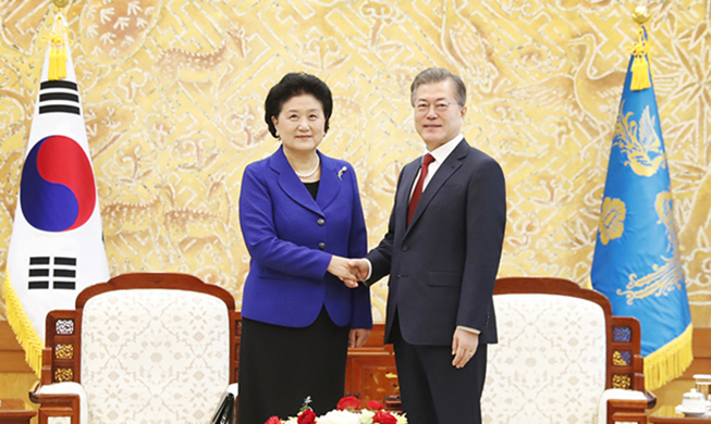 El presidente Moon recibe a la viceprimera ministra china