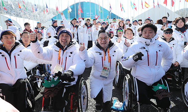 El equipo paralímpico de Corea llega a la Villa de los Atletas paralímpicos