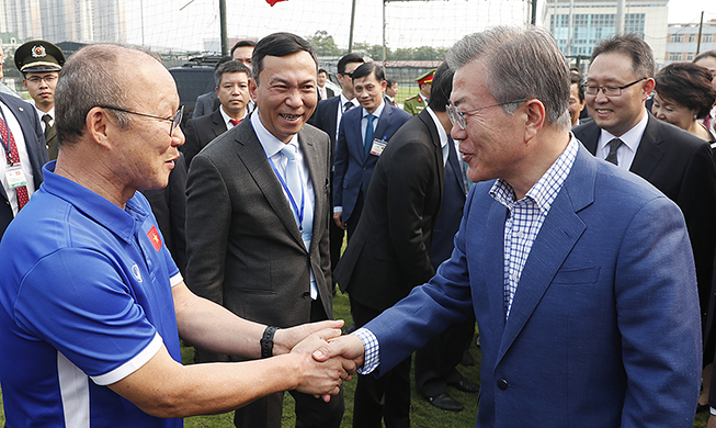 El presidente Moon comienza el itinerario de Vietnam