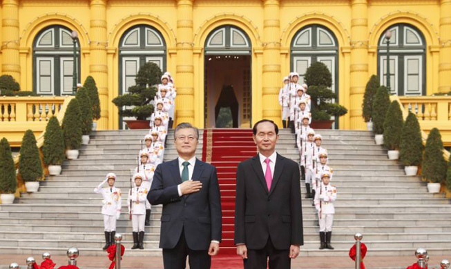 Los líderes de Corea y Vietnam acuerdan a fortalecer la cooperación bilateral