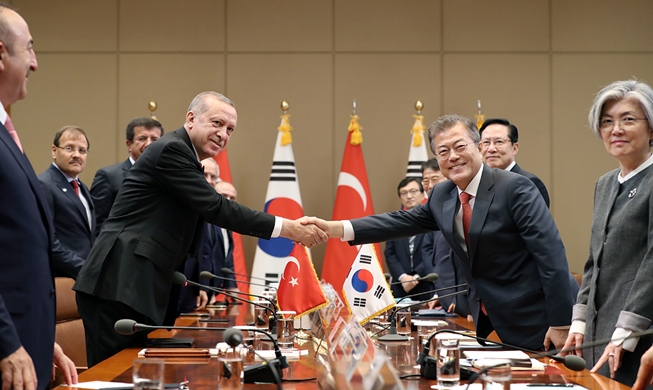 Corea del Sur y Turquía acuerdan cooperarse estrechamente para la paz en la península coreana