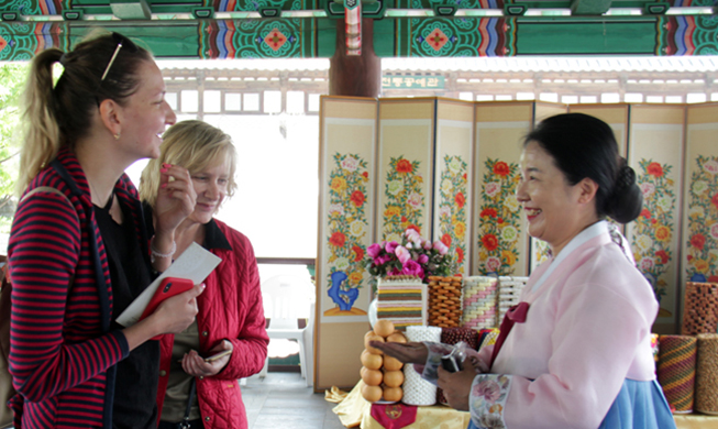 Comida tradicional de Corea del Sur y del Norte exhibida en Seúl