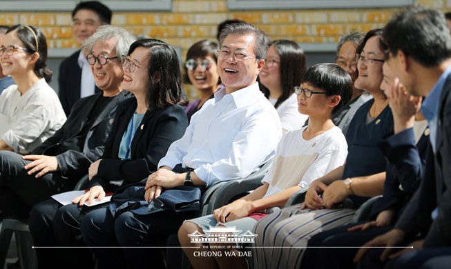 El presidente Moon destaca la necesidad de invertir en el capital social para la vida cotidiana