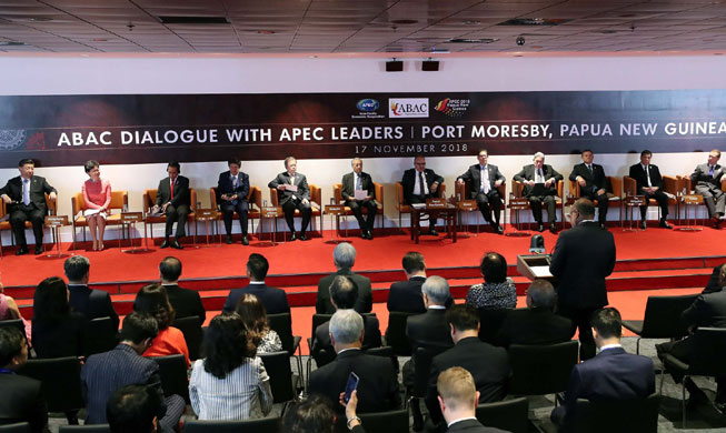 El presidente Moon se reúne con líderes empresariales de APEC