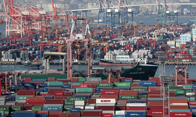 Corea supera un billón de dólares en exportaciones al ritmo más rápido