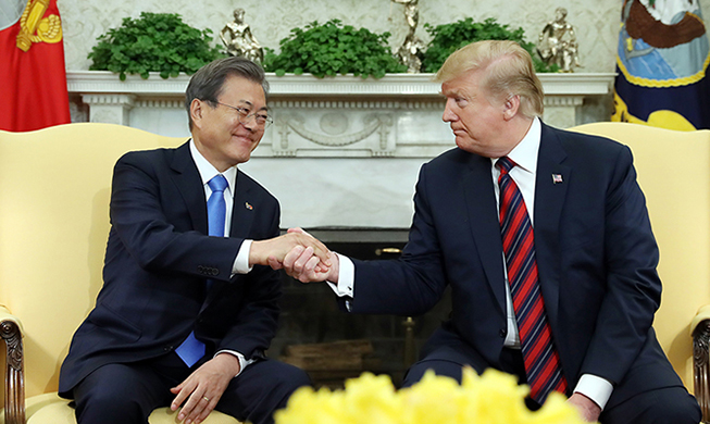 Moon y Trump celebrarán una cumbre a finales de junio en Corea