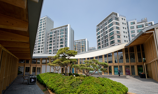 La Embajada de Suiza en Corea inaugura su nuevo edificio de estilo Hanok