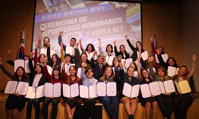 Ceremonia de los nuevos reporteros honorarios de Korea.net en Argentina