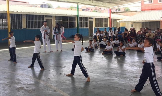 Niñez hondureña grita: “¡Taekwon!”