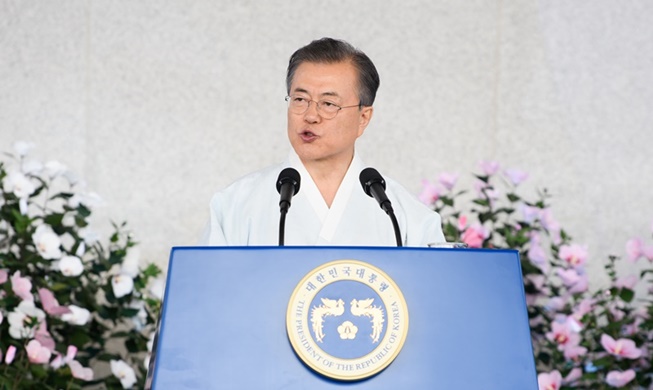 Moon se compromete a hacer Corea en una potencia económica responsable