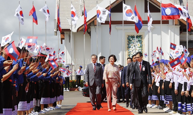 El presidente Moon concluye su gira por tres naciones del Sudeste Asiático