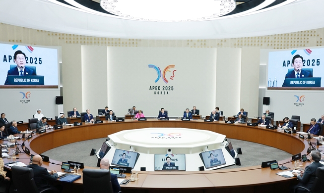 Los líderes mundiales se reúnen en Gyeongju para el inicio de la cumbre del APEC