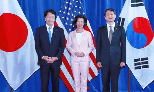 Los ministros de Industria de Corea, Japón y EE. UU. celebran su primera reunión trilateral