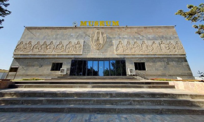Unas organizaciones de patrimonio cultural ayudan a reabrir el Museo Afrasiab en Uzbekistán