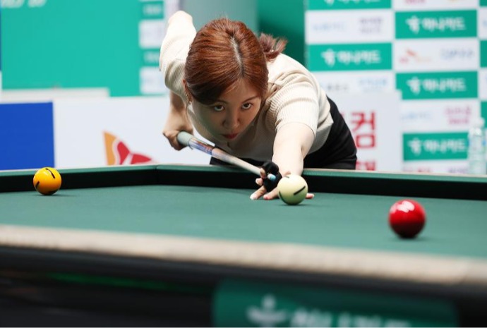 Concentración máxima en un torneo de billar