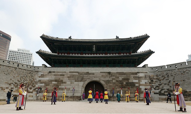 Recreación de ceremonias de apertura y cierre de la puerta de Sungnyemun