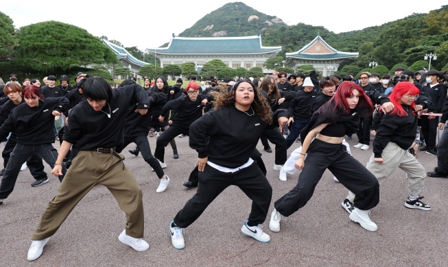 Baile multitudinario de K-pop en Cheong Wa Dae