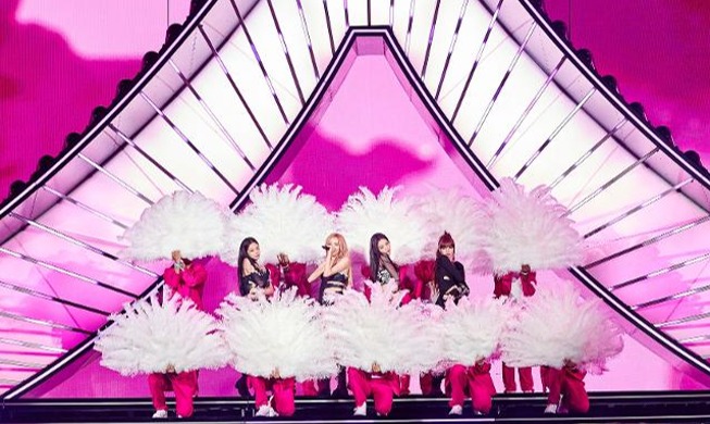 La CNN elogia la actuación de BLACKPINK en Coachella por haber incorporado el hanbok