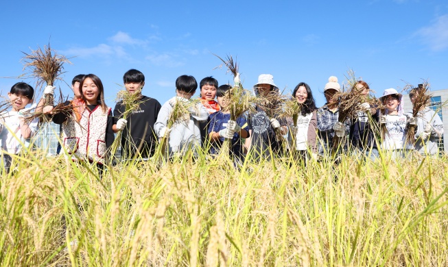 Un evento de cosecha enseña a los niños la importancia de la agricultura