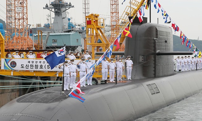 [Foto del día] Entra en servicio el Dosan Ahn Chang-ho, primer submarino de la clase de 3.000 toneladas fabricado con tecnología nacional