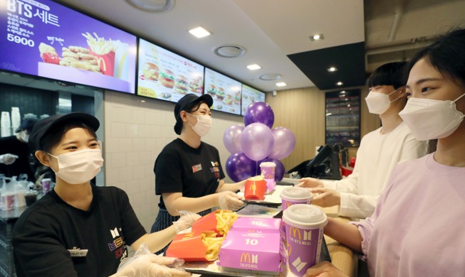 [Foto del día] Se lanza el 'Combo BTS' en los McDonald's de Corea