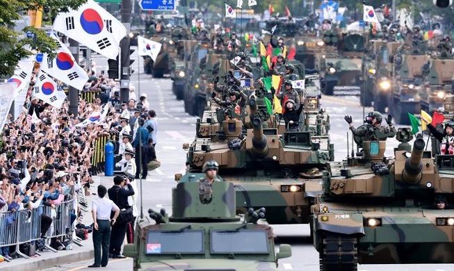 Un gran desfile en Seúl conmemora el 76º Aniversario del Día de las Fuerzas Armadas