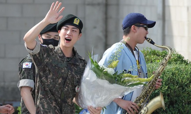 Jin de BTS termina su servicio militar