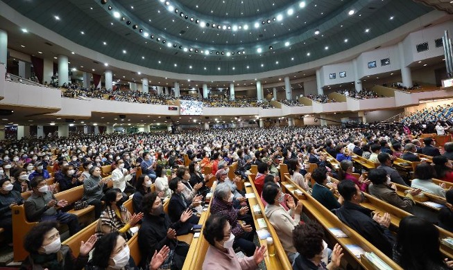 Se celebran cultos y misas en todo el país para conmemorar el Domingo de Resurrección