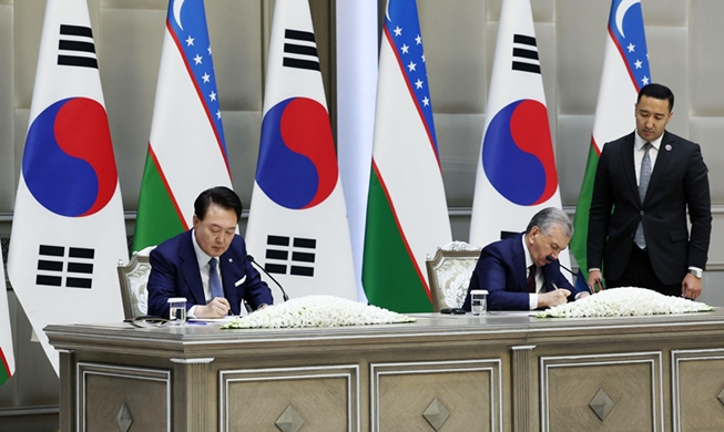 Corea y Uzbekistán firman un acuerdo para exportar trenes de alta velocidad