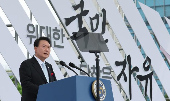 El presidente Yoon se compromete a 'restaurar y desarrollar rápidamente' los lazos con Japón